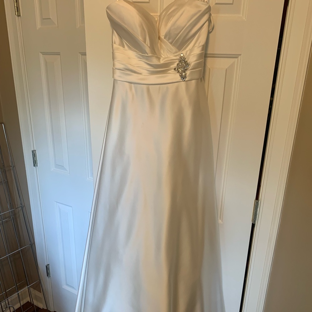 D’Zage white bridal strapless gown